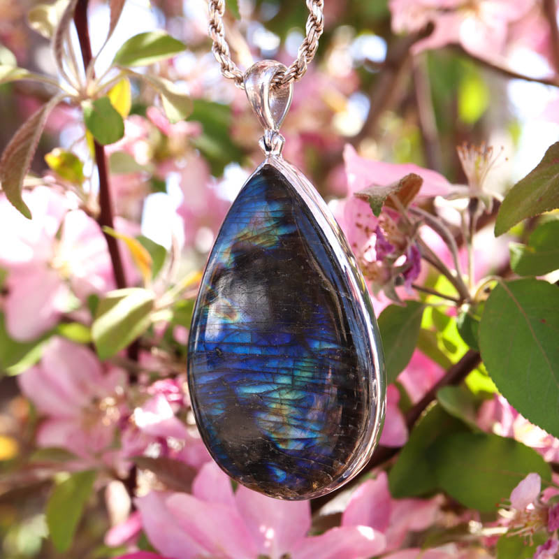 Polished Labradorite Pendant Jewelry: Pendant Crystal Magic online 