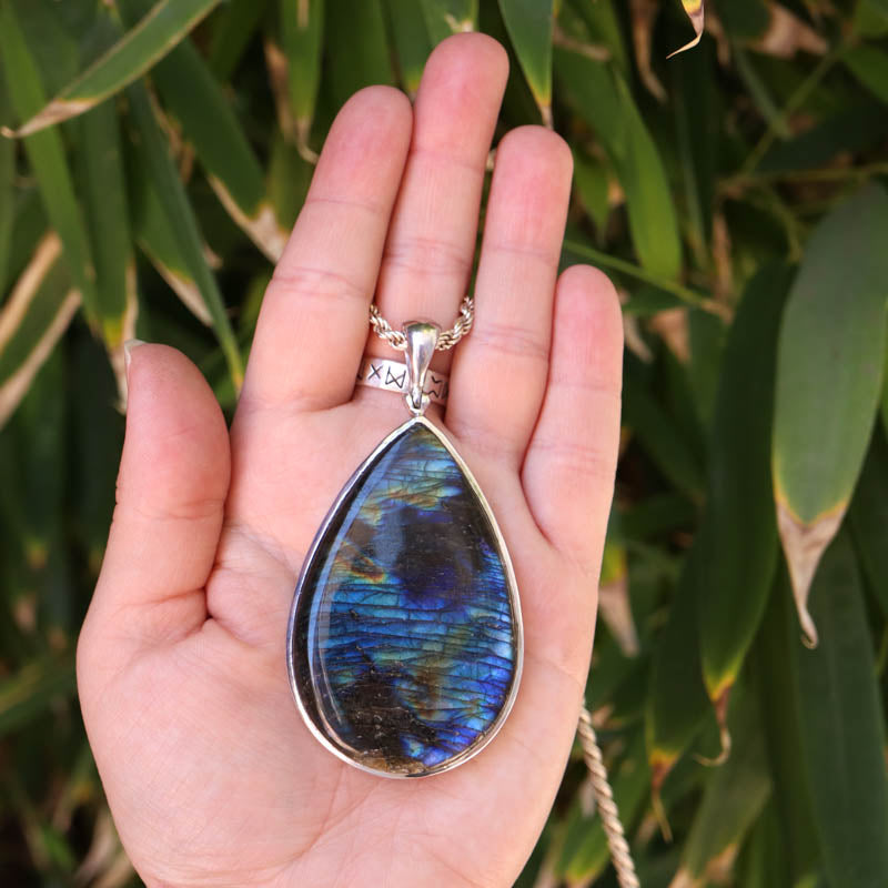 Polished Labradorite Pendant Jewelry: Pendant Crystal Magic online