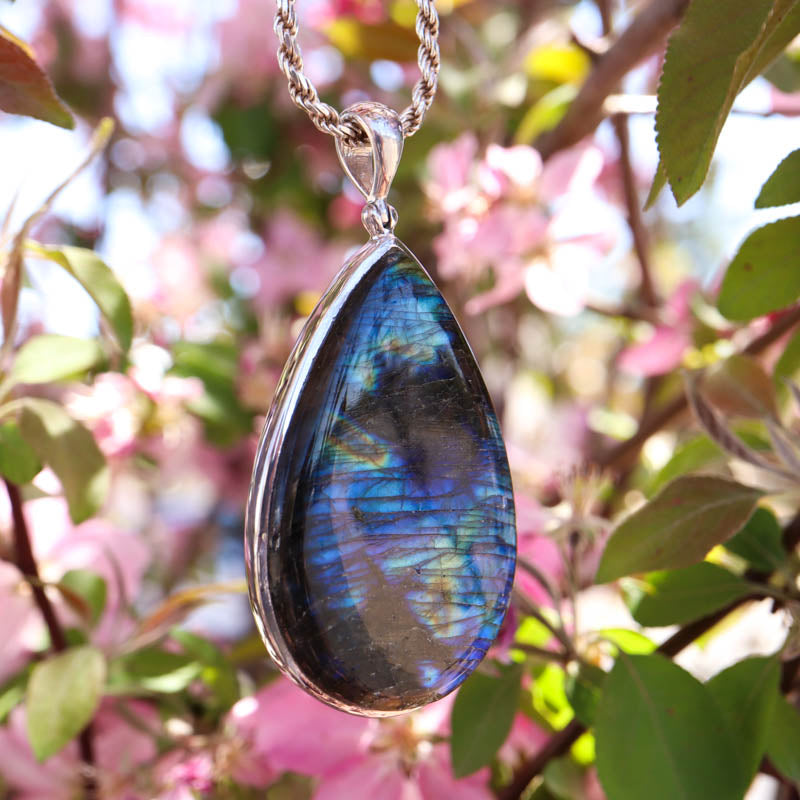 Polished Labradorite Pendant Jewelry: Pendant Crystal Magic online