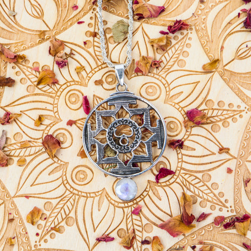 Om Lotus Sri Yantra with Moonstone Pendant Jewelry: Pendant Crystal Magic 